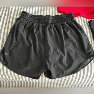 Lululemon Hotty Hot HR Lined Short 4” Size 6 Black